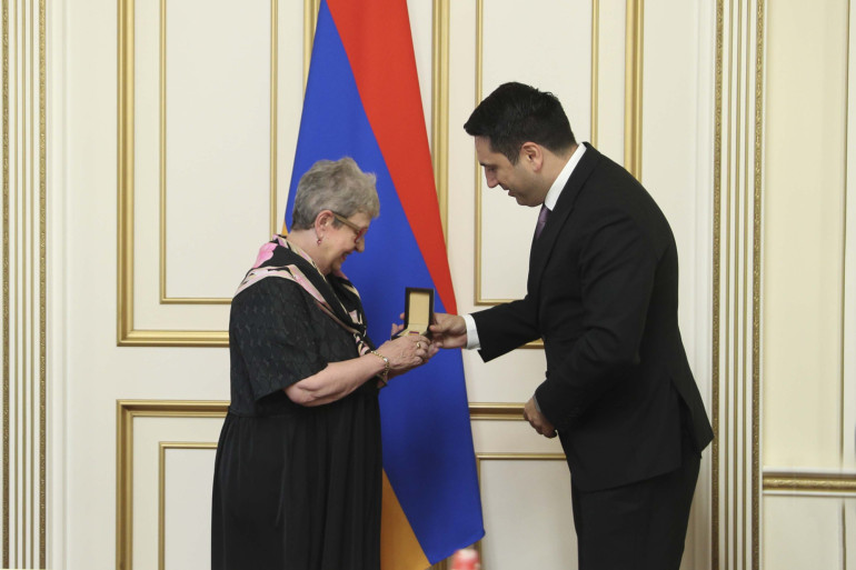Ալեն Սիմոնյանն Անդրեա Վիկտորինին պարգևատրել է ՀՀ ԱԺ Պատվո մեդալով․ հանդիպմանն անդրադարձ է եղել նաև օգոստոսի 16-ին կայանալիք ՄԱԿ-ի ԱԽ նիստին