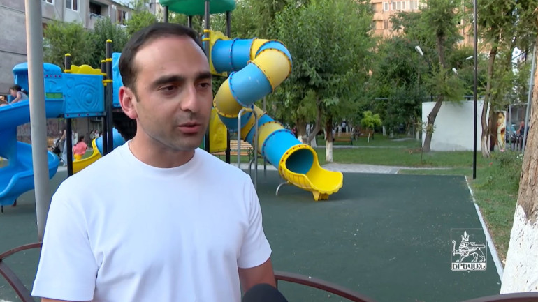 Տիգրան Ավինյանը Շենգավիթում ներկա է գտնվել հերթական բարեկարգ և հարմարավետ բակի բացմանը (տեսանյութ)