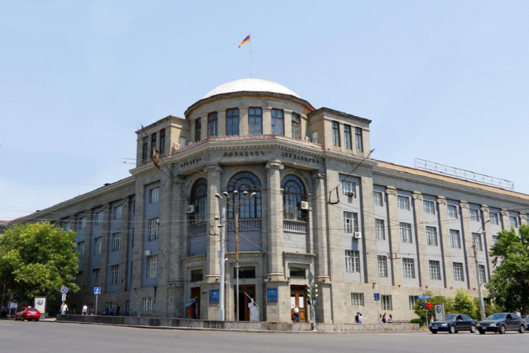 Բժշկական համալսարանի նախկին պրոռեկտորի նկատմամբ հետախուզում է հայտարարվել՝ փողերի լվացման համար