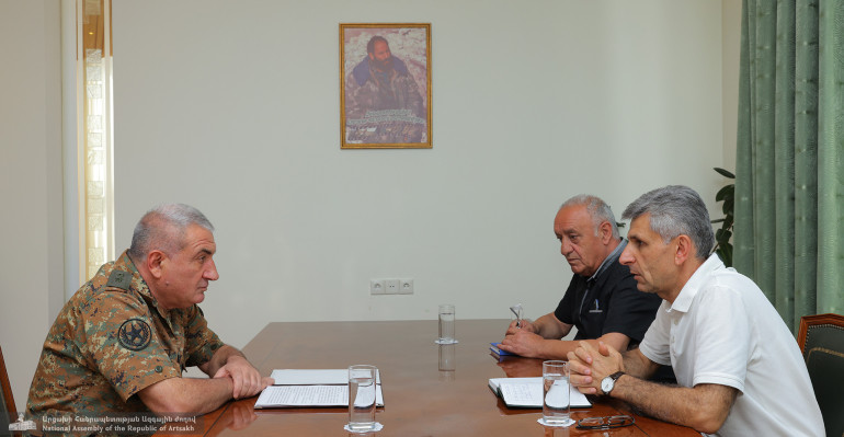 Դավիթ Իշխանյանը հանդիպել է Արցախի Հանրապետության Պաշտպանության նախարար, ՊԲ հրամանատար Կամո Վարդանյանի հետ