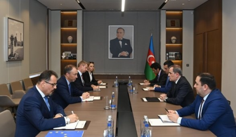 Բայրամովը Տոյվո Կլաարի հետ հանդիպմանը Արցախի շրջափակման ու հումանիտար լարված իրավիճակի մասին արվող հայտարարությունները «կեղծ և անհիմն» է որակել