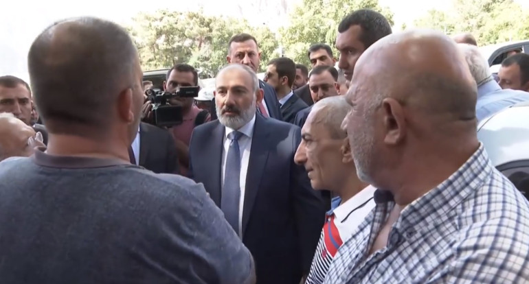 Էսօրվա ոռոգումը լրիվ նոր տարվա սեղան ա, վարկ ենք վերցնում, բուդ ու դոլմա դնում, գիշերը երկու կտոր ուտում ու 90 տոկոսը թափում. Փաշինյան (տեսանյութ)