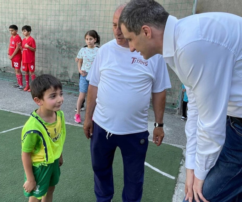 «Նորք» ֆուտբոլային ակումբը եզակիներից է, որտեղ պատանինները ֆուտբոլով են զբաղվում անվճար, ակումբի ծախսերը հոգում է «Ապրելու» հիմնադրամը․ Մեսրոպ Առաքելյան (լուսանկարներ)