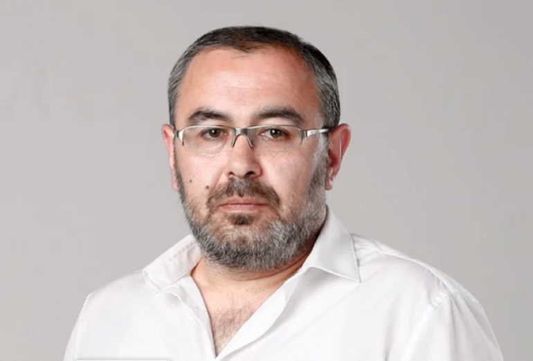 Գիշերը ոստիկանները Մաշտոցի պուրակից 5-րդ անգամ բերման են ենթարկել Սուրեն Սահակյանին
