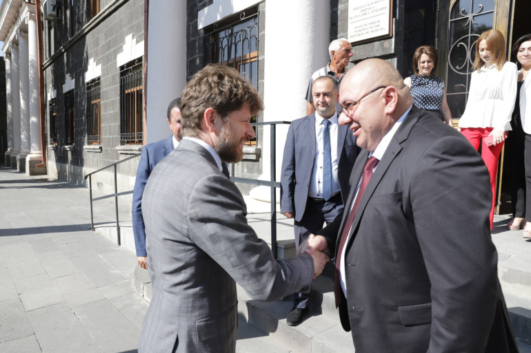 Ֆրանսիանի դեսպանն այցելել է Գյումրի (լուսանկարներ)