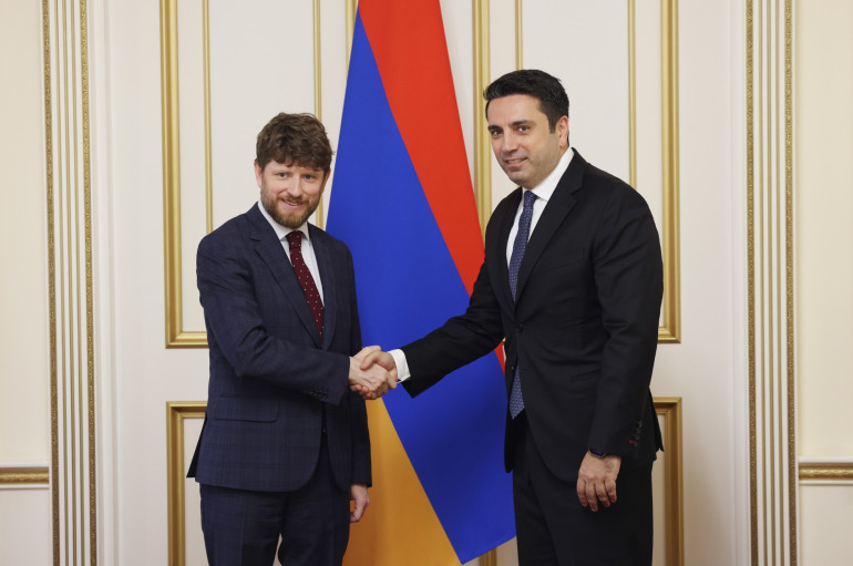 Ալեն Սիմոնյանն ու Ֆրանսիայի դեսպանը կարծիքներ են փոխանակել Լաչինի ճգնաժամի հաղթահարմանն ուղղված քայլերի շուրջ