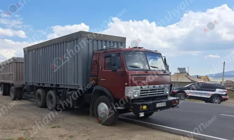 Արագածոտնում բեռնատարը վրաերթի է ենթարկել 9-ամյա տղային, նա տեղում մահացել է. Shamshyan.com