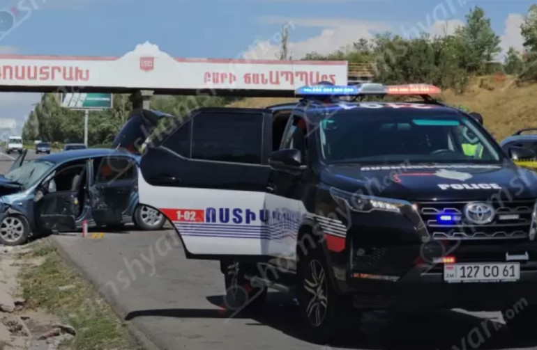«Չայնիի» ոլորաններում բախվել է 3 մեքենա. կա 7 վիրավոր, այդ թվում՝ երեխաներ. Shamshyan.com