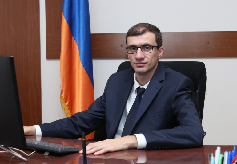 Արդեն երեք տարի է՝ Եռաբլուրի գերեզմանների հետիոտն հատվածները խայտառակ վիճակում  են. Մեսրոպ Առաքելյան