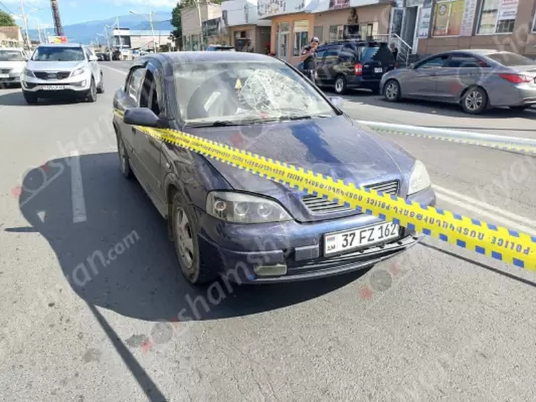 Վանաձորում Opel-ը վրաերթի է ենթարկել հետիոտնին, վերջինս բժշկական կենտրոնում մահացել է․ Shamshyan.com