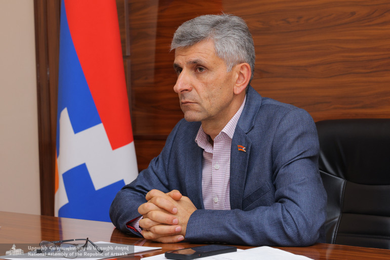 ԱՀ ԱԺ նախագահը հանդիպել է Արցախի  լրագրողական համայնքի ներկայացուցիչների հետ