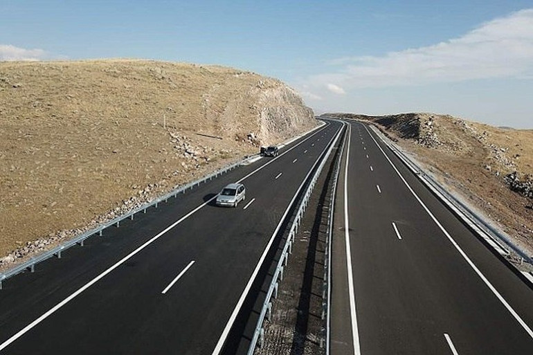 Ալավերդի-Սանահին-Սարահարթ ճանապարհահատվածին գործում են երթևեկության սահմանափակումներ, Ստեփանծմինդա-Լարս ավտոճանապարհը բաց է