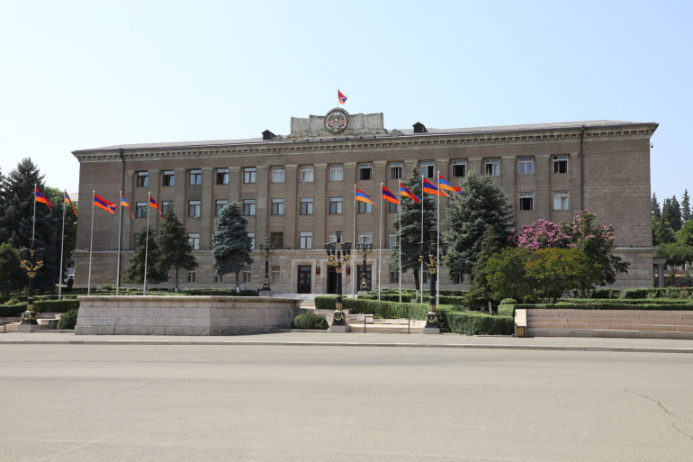 2 անսթափ քաղաքացի գիշերը կրակել են Արցախի նախագահի նստավայրի ուղղությամբ. ԱՀ ոստիկանությունը մանրամասներ է ներկայացնում