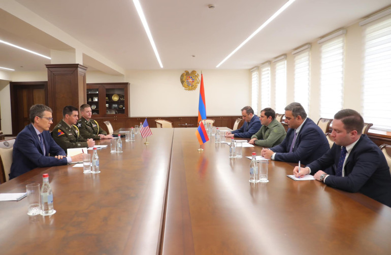 Սուրեն Պապիկյանն ընդունել է ՀՀ-ում ԱՄՆ գործերի ժամանակավոր հավատարմատարին և պաշտպանության հարցերով նորանշանակ կցորդին