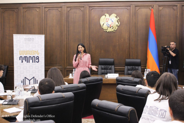 ՄԻՊ-ը ԱԺ «Ամառային դպրոց» ծրագրի մասնակիցների հետ զրուցել է մարդու իրավունքների պաշտպանությանը վերաբերելի հարցերի շուրջ