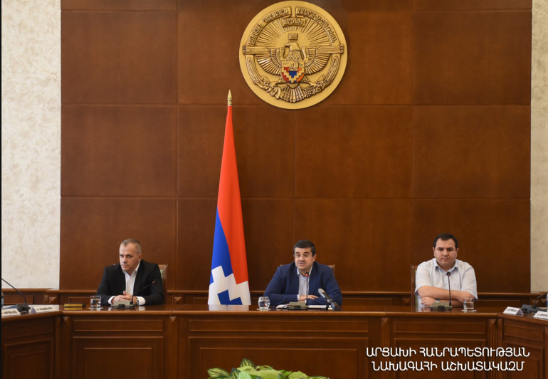 Արայիկ Հարությունյանը ներկայացրել է նորանշանակ պետնախարարին, գործընկերներին հորդորել է սատար կանգնել նոր ձևավորվող իշխանությանը