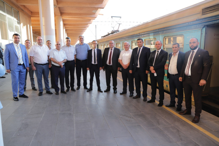 Գործարկվեց Գյումրի-Վանաձոր-Գյումրի էլեկտրագնացքը (լուսանկարներ)
