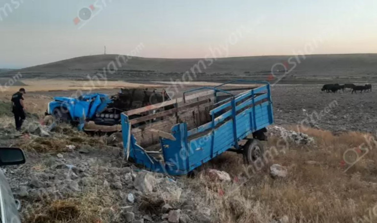 Շիրակում խոշոր եղջերավորներով բարձված ЗИЛ-ը կողաշրջվել ու հայտնվել է դաշտում․ Shamshyan.com