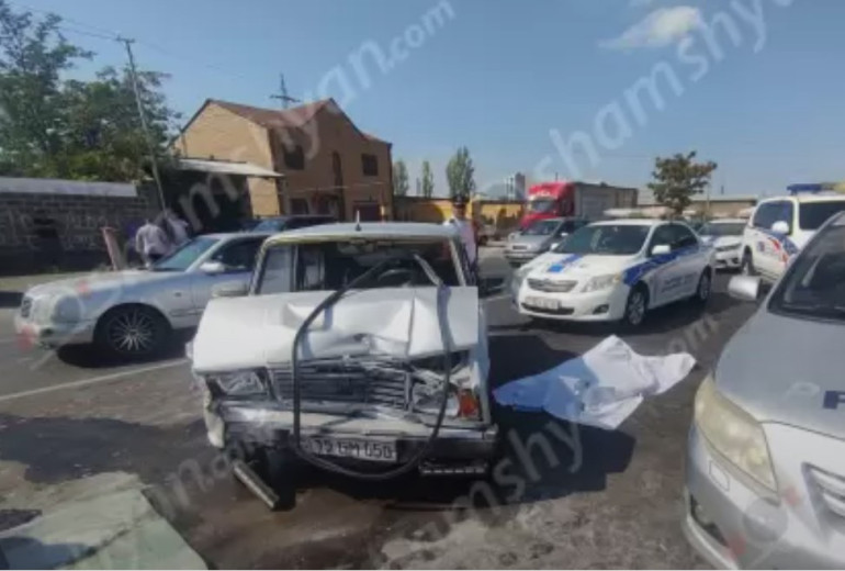 Արմավիրի մարզում բախվել են Toyota Camry-ն ու ВАЗ 2107-ը. կա 1 զոհ, 1 վիրավոր. Shamshyan.com