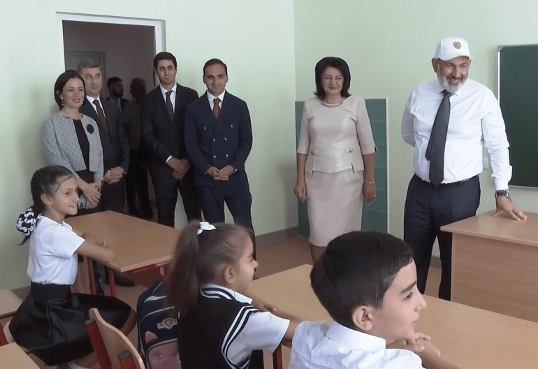 «Դուք երկրորդ դասարանից ե՞ք, չորրո՞րդ»․ Փաշինյանը ներկա է գտնվել Մուրացանի անվան թիվ 18 հիմնական դպրոցի բացման արարողությանը (տեսանյութ)