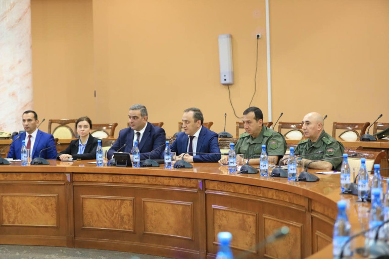 ՊՆ-ում ռազմական կցորդներին է ներկայացվել հայ-ադրբեջանական սահմանի օպերատիվ իրավիճակը (լուսանկարներ)