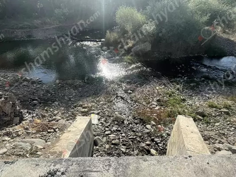 54-ամյա տղամարդը Եղեգիս գետում ձուկ որսալիս հոսանքահարվել և մահացել է․ Shamshyan.com