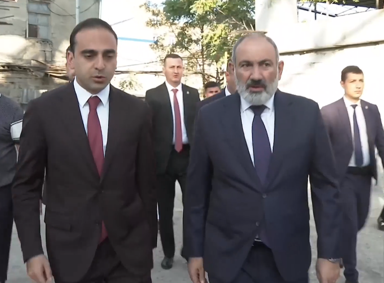 Ավինյա’ն, ինձ դուր է գալիս, որ օրը 15 տեղ ենք գնում, վերջում պարզվում է՝ էլի տեղ կար գնալու, բայց չենք հասցնում. Փաշինյան (տեսանյութ)