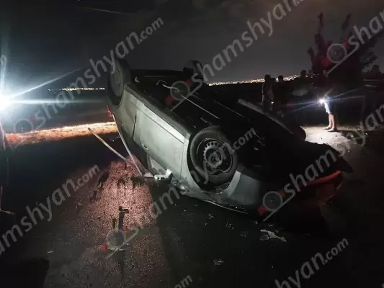 Արմավիրի մարզում Nissan-ը բախվել է էլեկտրասյանը և գլխիվայր շրջվել, կան վիրավորներ. Shamshyan.com