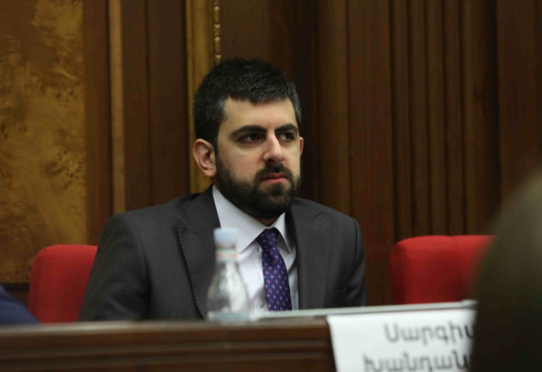 Լաչինի միջանցքը պետք է անհապաղ բացվի, իսկ մյուս ճանապարհների հետ կապված հարցը ԼՂ-ի որոշելիքն է․ Խանդանյան