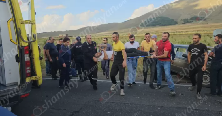 Արագածոտնում բախվել են Opel Zafira-ն ու ՎԱԶ-2106-ը. կան վիրավորներ. shamshyan.com