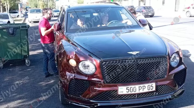 Երևանում Bentley-ով վթարի է ենթարկվել  հայտնի գործարարներից մեկի ազգականը. Shamshyan.com