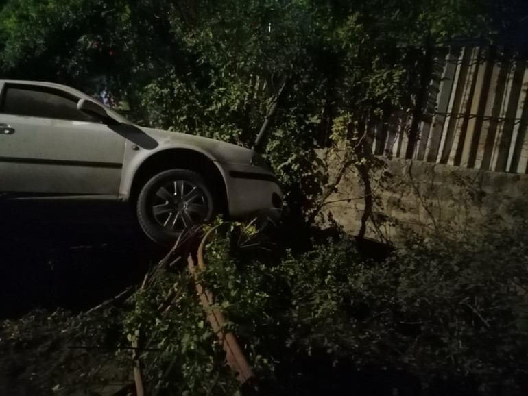 Երևան-Մեղրի ավտոճանապարհին «Skoda»-ն դուրս է եկել ճանապարհի երթևեկելի հատվածից և կողաշրջվել. կան զոհեր և տուժած