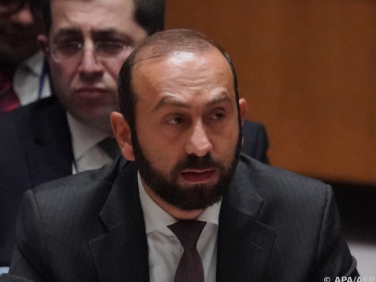 Հարկավոր է հնարավորություն ստեղծել, որ ՄԱԿ-ի մանդատով խաղաղապահ ուժեր լինեն, որոնք կպահպանեն անվտանգությունն ու կայունությունը ԼՂ-ում․ Արարատ Միրզոյան