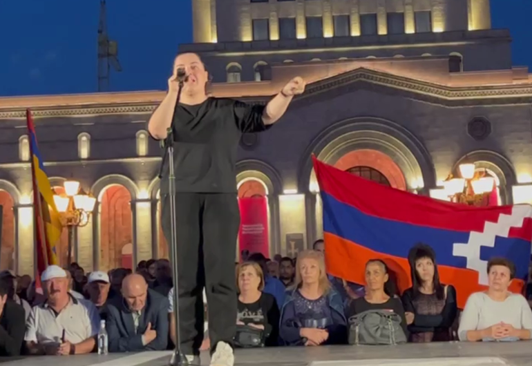 Մի թշնшմացրեք ժողովրդին ձեր դեմ, մենք նաև ձեզ համար ենք պայքարում. արցախցի կինը՝ ոստիկաններին