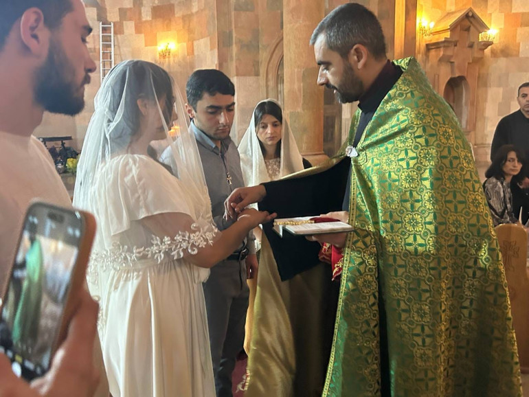 Պսակադրություն՝ Ստեփանակերտի Սուրբ Աստվածածին առաջնորդանիստ եկեղեցում (լուսանկարներ)