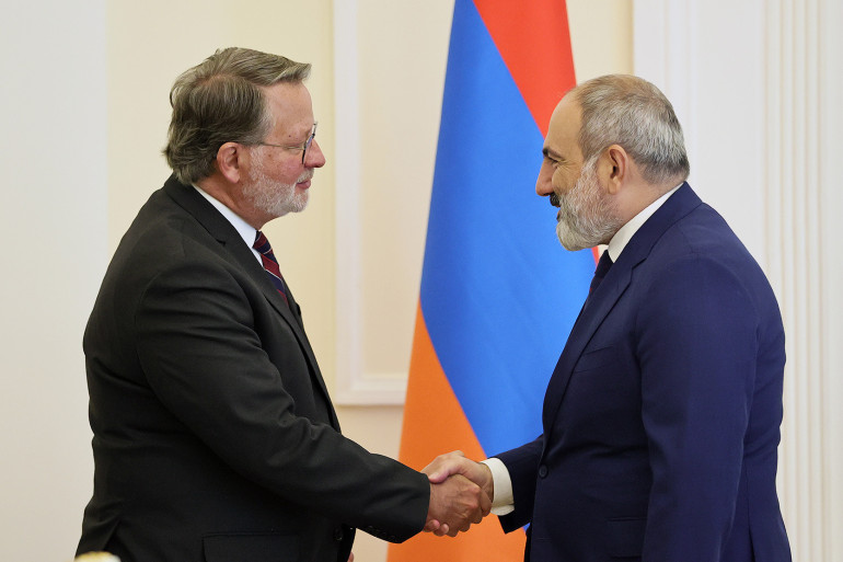 Փաշինյանի և ԱՄՆ սենատորի հանդիպմանն անդրադարձ է կատարվել Լեռնային Ղարաբաղում ստեղծված հումանիտար իրավիճակին