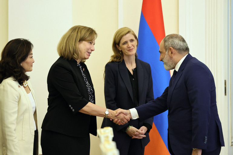 Նիկոլ Փաշինյանը հյուրընկալել է ԱՄՆ ՄԶԳ ղեկավար Սամանթա Փաուերի գլխավորած պատվիրակությանը․ ՄԶԳ ղեկավարը ՀՀ վարչապետին է փոխանցել ԱՄՆ նախագահ Ջո Բայդենի նամակը