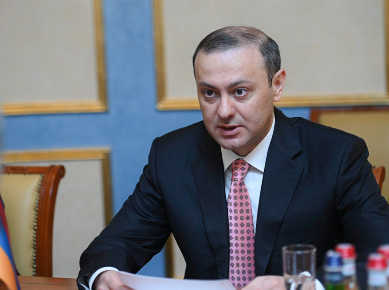 Արմեն Գրիգորյանն ու Չարլզ Ֆրիզը քննարկել են ԼՂ-ում ստեղծված հումանիտար իրավիճակը՝ անդրադառնալով փшխստականների հիմնախնդրին