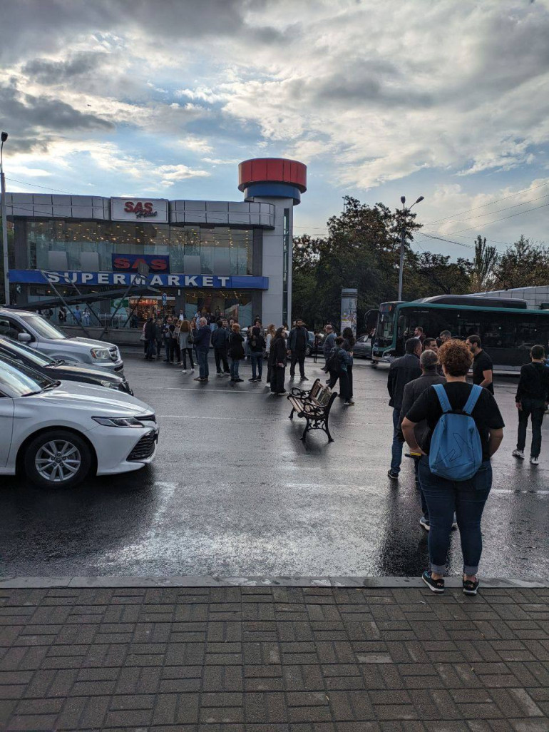 Երևանում մեկնարկել են անհնազանդության ակցիաները․ քաղաքացիները մի շարք փողոցներ են փակել (լուսանկարներ, տեսանյութեր)
