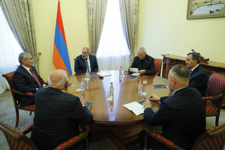 Նիկոլ Փաշինյանը հանդիպել է արտախորհրդարանական քաղաքական ուժերի ղեկավարներին
