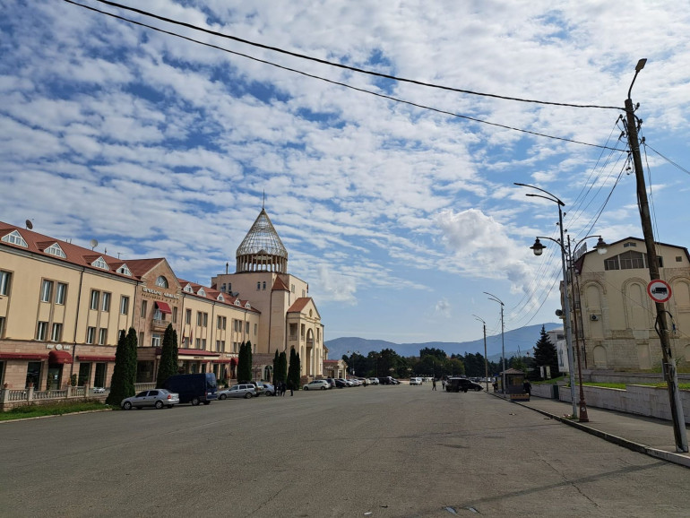 ԼՂ-ում մնացել են պաշտոնատար անձինք և բնակչության ավելի քիչ զանգվածը․ վարչապետի խոսնակ