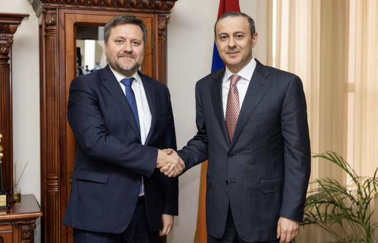 ԱԽ քարտուղարն ու Լեհաստանի ԱԳ փոխնախարարը քննարկել են ԼՂ հայության տեղահանության հետևանքով ստեղծված իրավիճակը