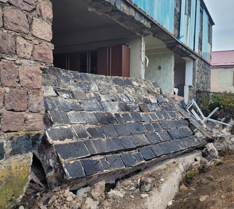 Փլուզում Լճաշեն գյուղում. փլատակներում մնացած քաղաքացու վիճակը կայուն ծանր է