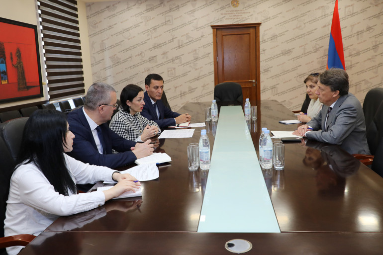 ՀՀ ԿԳՄՍ նախարարը  Բելգիայի Թագավորության դեսպանին ներկայացրել է ԼՂ-ում հայկական մշակութային ժառանգությանը սպառնացող վտանգը