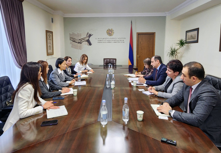 Քաղաքաշինության կոմիտեն և ԱԶԲ-ն քննարկել են սոցիալական բնակարանաշինության ծրագրերի իրագործման գաղափարներ