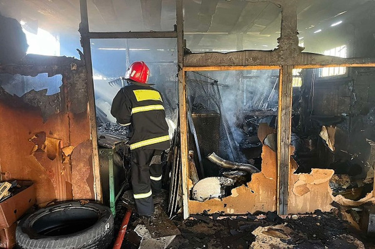 Հրդեհ՝ Գյումրիում, ավտոտնակ է այրվել