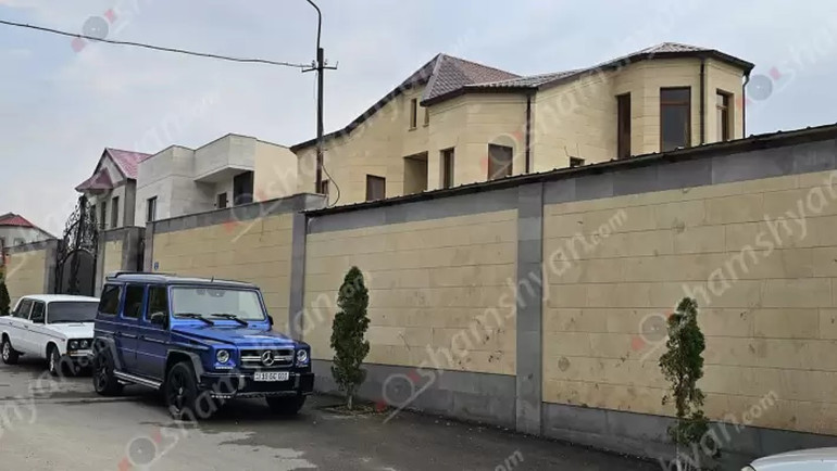Առինջում թալանել են հայտնի դատավորի եղբոր տունը, հափշտակել են 50 հազար դոլար, 150 հազար դոլարի ոսկյա զարդեր, ոսկյա, բրենդային ժամացույցներ․ Shamshyan.com