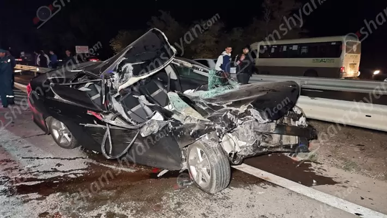 Արագածոտնի մարզում բախվել են Toyota Camry-ն ու քարով բարձված Зил-ը. վթարի հետևանքով երեխա է զոհվել․ Shamshyan.com