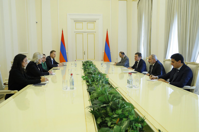 Փաշինյանն ու ԵԽ մարդու իրավունքների հանձնակատարը քննարկել են ԼՂ-ից տեղահանության հետևանքով ստեղծված հումանիտար իրավիճակը