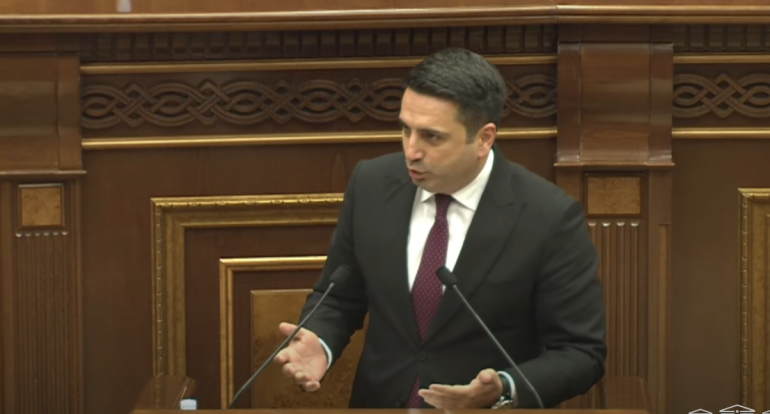 Էդ դուք սո՞ւրբ եք, ինչու՞ նստած չեն այն մարդիկ, ովքեր վաղուց պիտի նստած լինեին. Ալեն Սիմոնյանն՝ ընդդիմությանը (տեսանյութ) Էդ դուք սո՞ւրբ եք, ինչու՞ նստած չեն այն մարդիկ, ովքեր վաղուց պիտի նստած լինեին. Ալեն Սիմոնյանն՝ ընդդիմությանը (տեսանյութ)